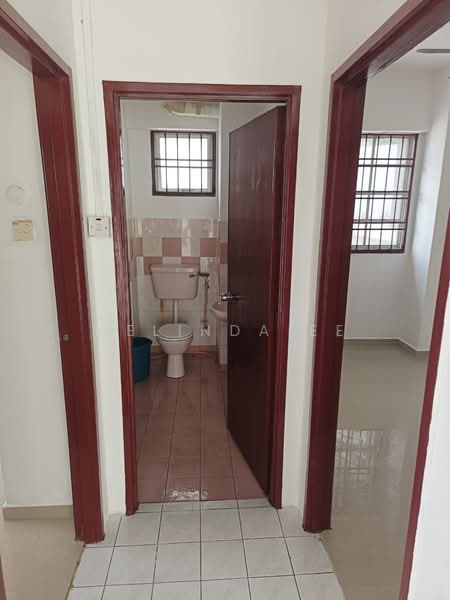 Pangsapuri untuk Dijual di Sri Impian Apartment - Melinda Ee - Bathroom - PropertyGuru.com.my
