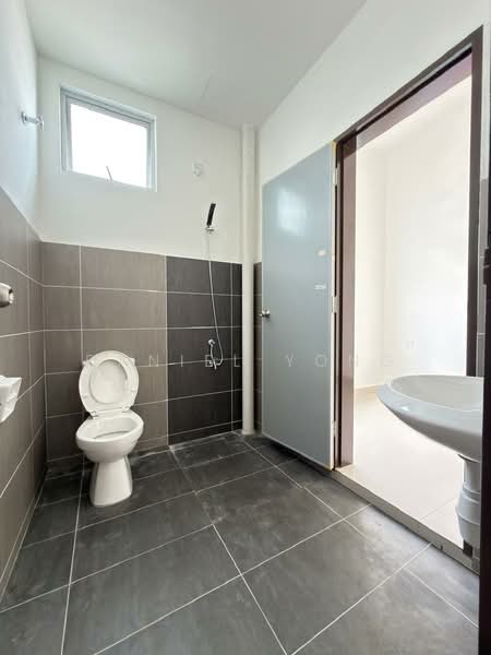 2-storey Terraced House for Sale in Kangkar Pulai (Skudai) - Daniel Yong - Bathroom - PropertyGuru.com.my