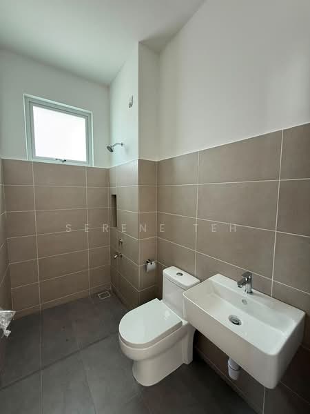 Rumah Teres 2 Tingkat untuk Disewa di Bandar Putra (Kulai) - Serene Teh - Bathroom - PropertyGuru.com.my