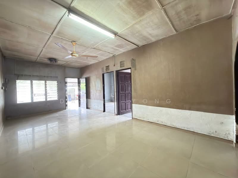 Rumah Teres 1 Tingkat untuk Dijual di Taman Bahagia (Senai) - Daniel Yong - Living Room - PropertyGuru.com.my