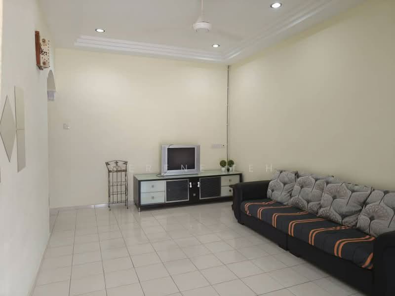 Rumah Teres 1 Tingkat untuk Disewa di Bandar Putra (Kulai) - Serene Teh - Living Room - PropertyGuru.com.my