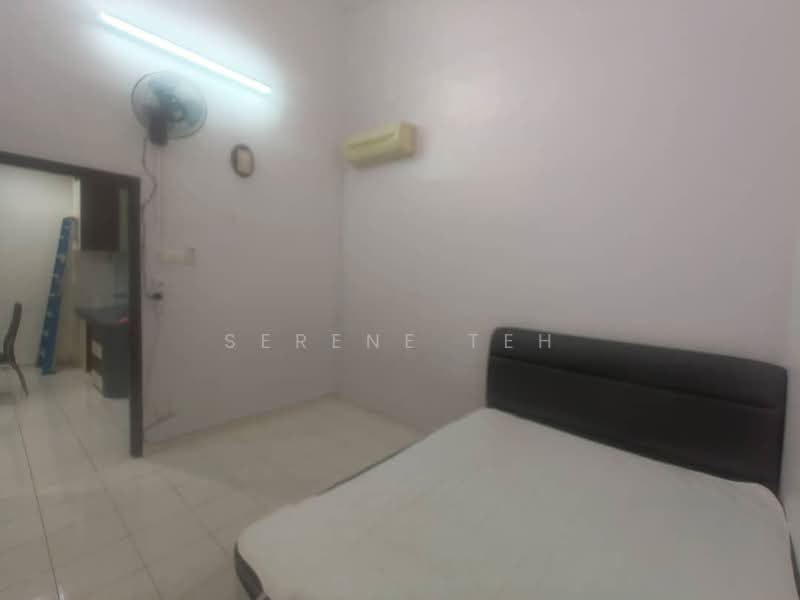 Rumah Teres 1 Tingkat untuk Disewa di Bandar Putra (Kulai) - Serene Teh - Bedroom - PropertyGuru.com.my
