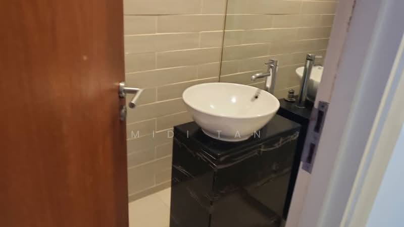 Kondominium untuk Disewa di The Capsquare Residences - Midi Tan - Bathroom - PropertyGuru.com.my