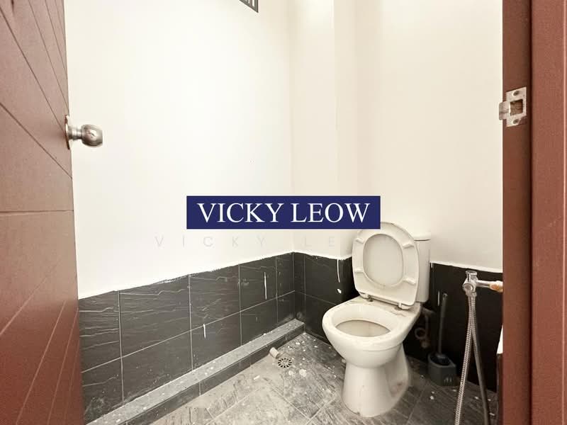 Shop for Rent in Seri Tanjung Pinang (Tanjung Tokong) - Vicky Leow - Bathroom - PropertyGuru.com.my
