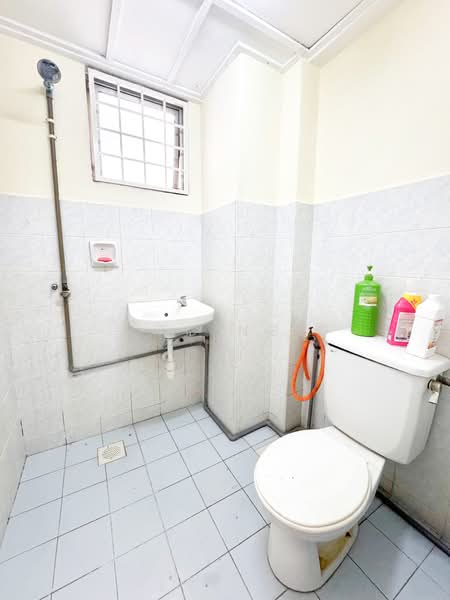 Pangsapuri untuk Dijual di Avenue Court - KC Ng - Bathroom - PropertyGuru.com.my