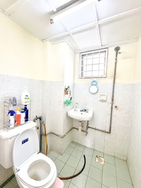 Pangsapuri untuk Dijual di Avenue Court - KC Ng - Bathroom - PropertyGuru.com.my