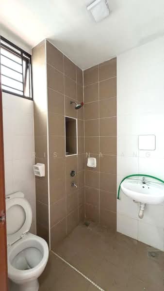 Rumah Teres 2-Tingkat untuk Disewa di Bandar Dato Onn (Tebrau) - Christina Ang - Bathroom - PropertyGuru.com.my