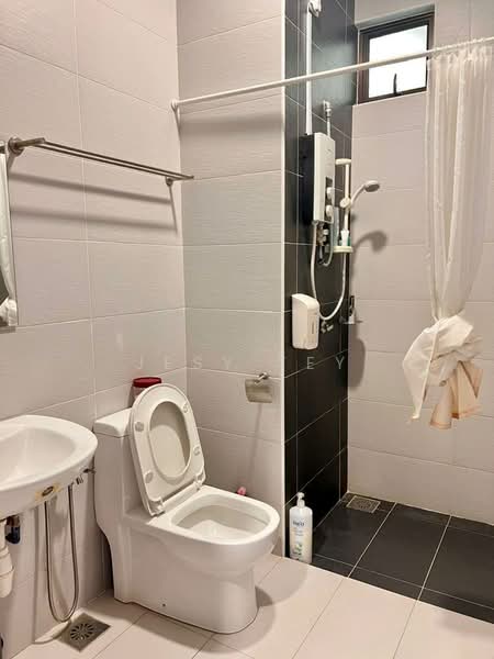 Shop / Office for Rent in Taman Austin Perdana (Tebrau) - Jesy Tey - Bathroom - PropertyGuru.com.my