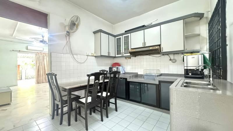 Rumah Teres 2 Tingkat untuk Dijual di Taman Desa Cemerlang (Ulu Tiram) - Zack Chow - Kitchen - PropertyGuru.com.my