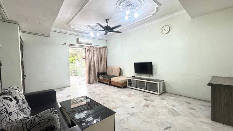 Rumah Teres 2 Tingkat untuk Dijual di Taman Desa Cemerlang (Ulu Tiram) - Zack Chow - Living Room - PropertyGuru.com.my