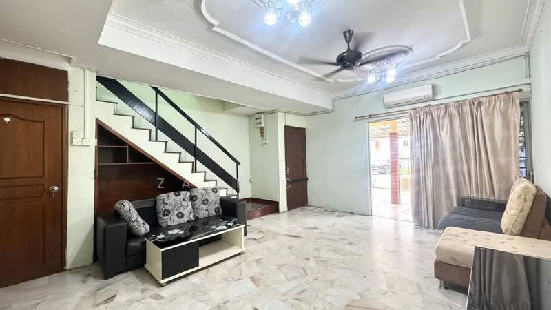 Rumah Teres 2 Tingkat untuk Dijual di Taman Desa Cemerlang (Ulu Tiram) - Zack Chow - Living Room - PropertyGuru.com.my