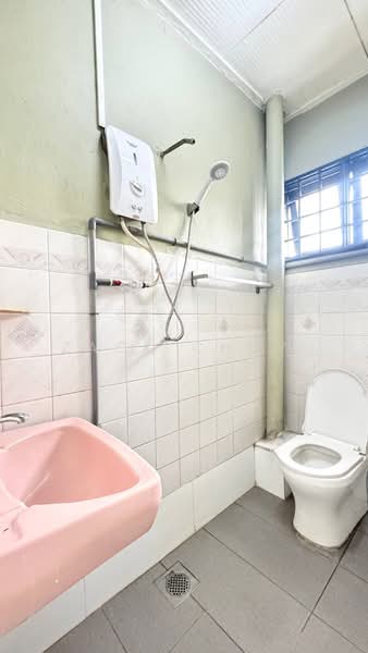 Rumah Teres 2 Tingkat untuk Dijual di Taman Desa Cemerlang (Ulu Tiram) - Zack Chow - Bathroom - PropertyGuru.com.my