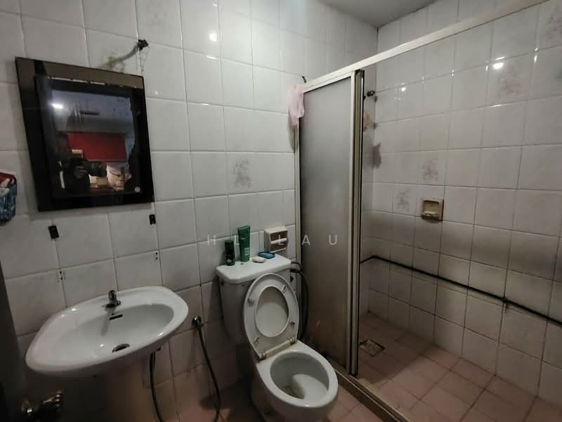 Townhouse for Sale in Country Heights (Kajang) - HL Lau - Bathroom - PropertyGuru.com.my