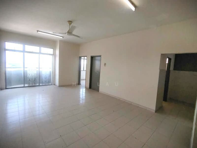 Pangsapuri untuk Dijual di Pangsapuri Lagoon Perdana - HL Lau - Living Room - PropertyGuru.com.my