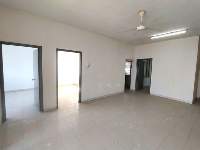 Pangsapuri untuk Dijual di Pangsapuri Lagoon Perdana - HL Lau - Living Room - PropertyGuru.com.my