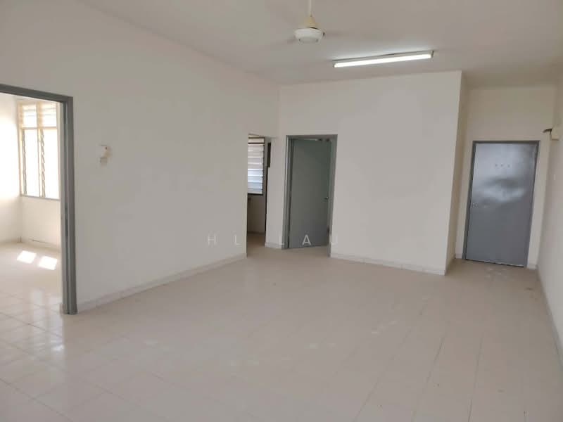 Pangsapuri untuk Dijual di Pangsapuri Lagoon Perdana - HL Lau - Living Room - PropertyGuru.com.my