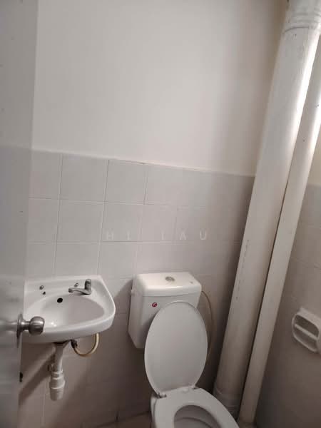 Pangsapuri untuk Dijual di Pangsapuri Lagoon Perdana - HL Lau - Bathroom - PropertyGuru.com.my