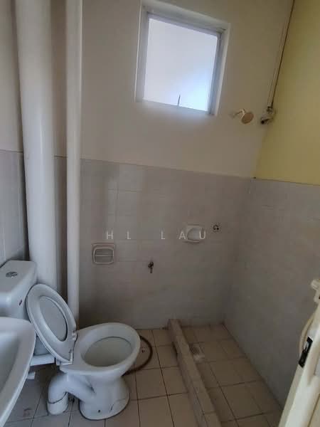 Pangsapuri untuk Dijual di Pangsapuri Lagoon Perdana - HL Lau - Bathroom - PropertyGuru.com.my