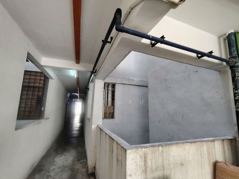 Pangsapuri untuk Dijual di Pangsapuri Lagoon Perdana - HL Lau - Corridor - PropertyGuru.com.my
