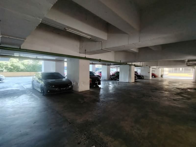 Pangsapuri untuk Dijual di Pangsapuri Lagoon Perdana - HL Lau - Car Park - PropertyGuru.com.my