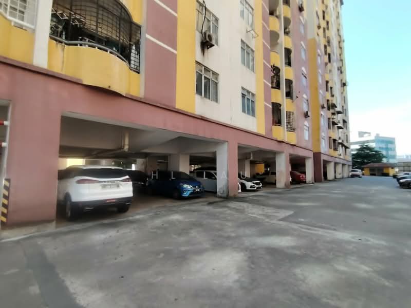 Pangsapuri untuk Dijual di Pangsapuri Lagoon Perdana - HL Lau - Exterior - PropertyGuru.com.my