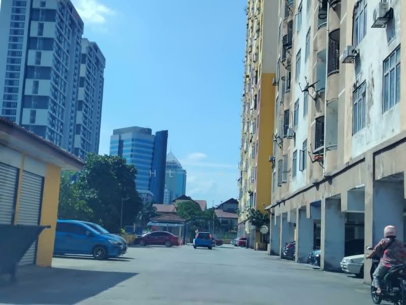 Pangsapuri untuk Dijual di Pangsapuri Lagoon Perdana - HL Lau - Exterior - PropertyGuru.com.my