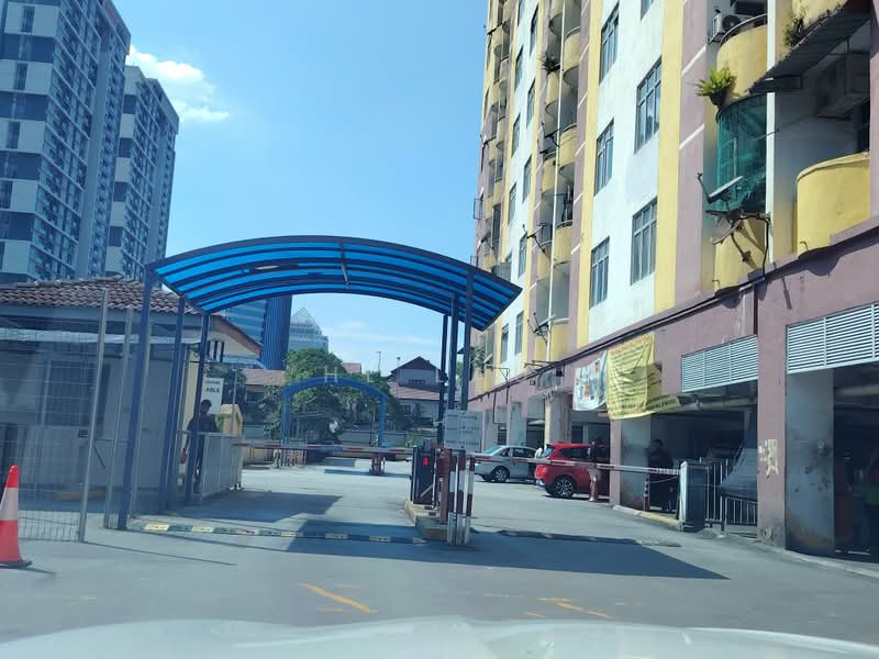 Pangsapuri untuk Dijual di Pangsapuri Lagoon Perdana - HL Lau - Exterior - PropertyGuru.com.my