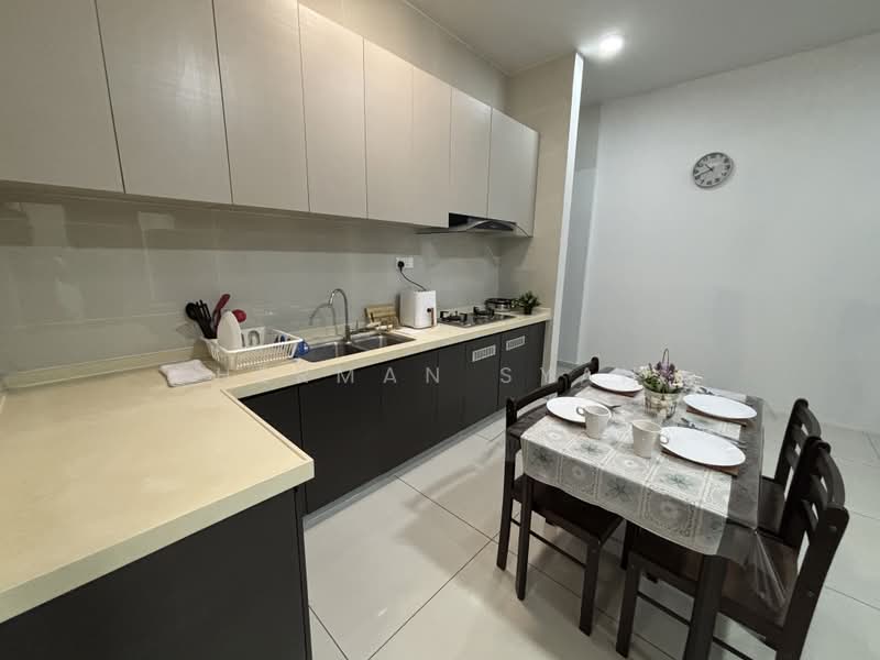 Condominium for Rent at Kings Bay @ Country Garden Danga Bay - Herman Syah - Kitchen - PropertyGuru.com.my