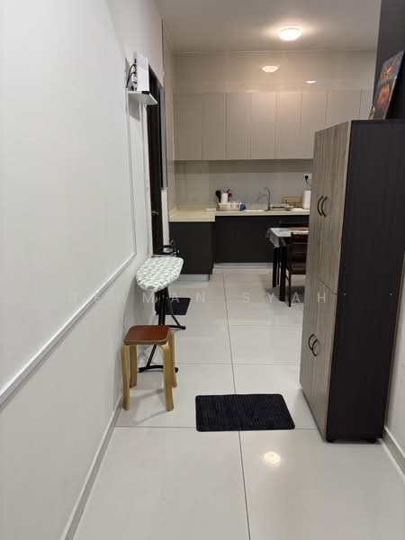 Condominium for Rent at Kings Bay @ Country Garden Danga Bay - Herman Syah - Kitchen - PropertyGuru.com.my