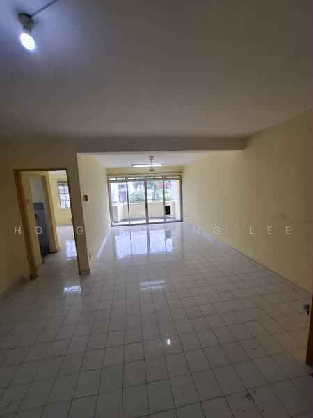 Apartment for Rent at Tanjong Puteri Apartment - Hong Charng Lee - Living Room - PropertyGuru.com.my