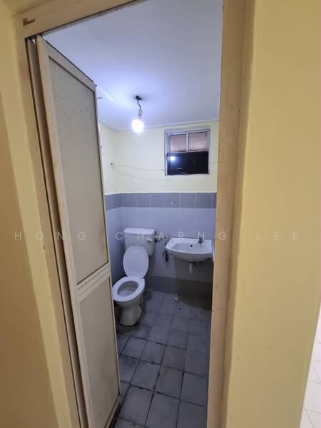 Apartment for Rent at Tanjong Puteri Apartment - Hong Charng Lee - Bathroom - PropertyGuru.com.my