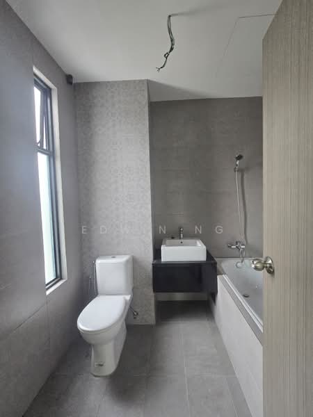 Rumah Berkembar untuk Dijual di Teluk Kumbar (Penang) - Edwin Ng - Bathroom - PropertyGuru.com.my