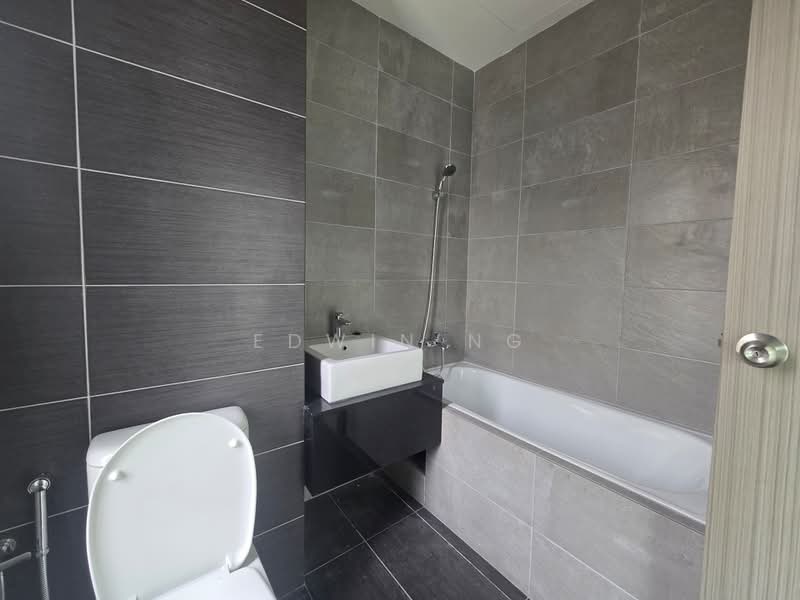 Rumah Berkembar untuk Dijual di Teluk Kumbar (Penang) - Edwin Ng - Bathroom - PropertyGuru.com.my
