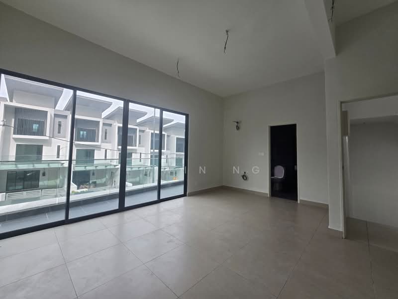 Rumah Berkembar untuk Dijual di Teluk Kumbar (Penang) - Edwin Ng - Living Room - PropertyGuru.com.my