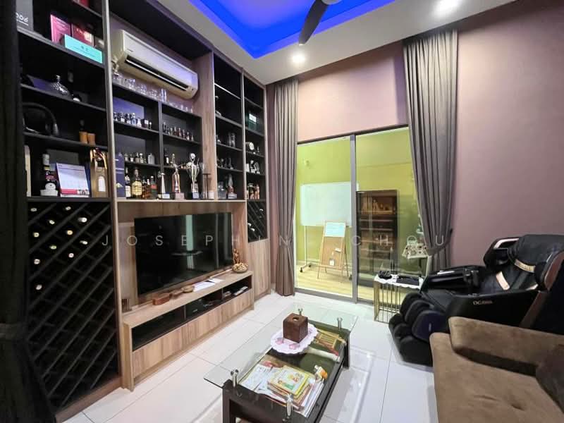 Rumah Berkembar untuk Dijual di Glenmarie (Selangor) - Josephine Chou - Living Room - PropertyGuru.com.my