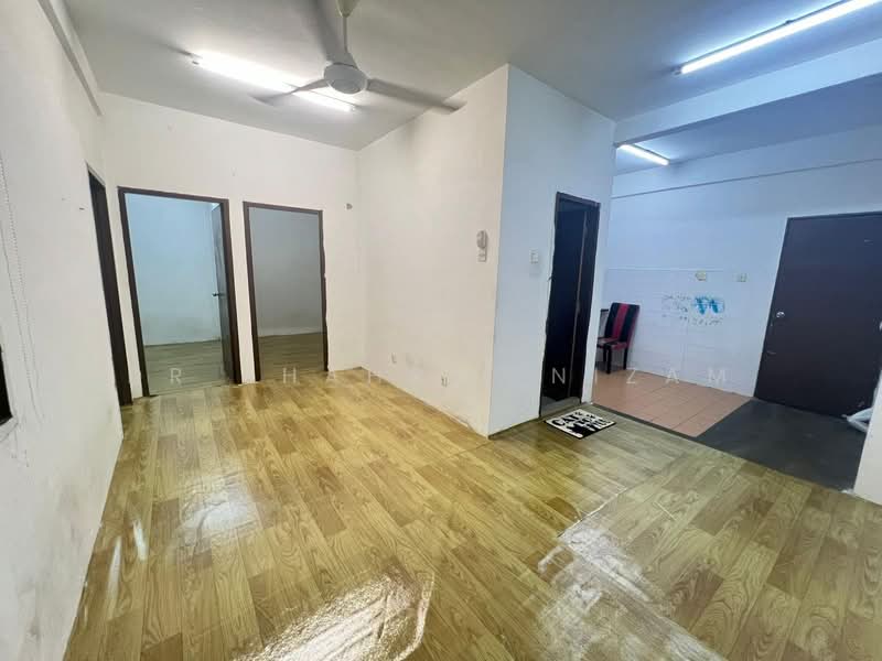 Pangsapuri untuk Dijual di Seri Ayu Apartment - Dr Shahril Nizam - Living Room - PropertyGuru.com.my