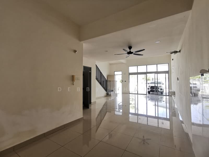 Rumah Teres 2 Tingkat untuk Disewa di D'Island (Puchong) - Debby Chai - Living Room - PropertyGuru.com.my