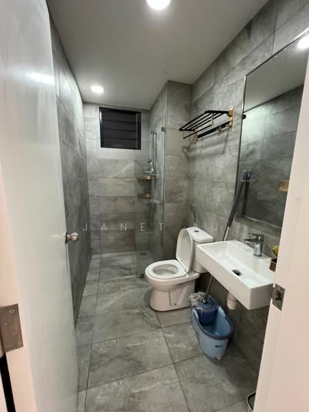 Kediaman Servis untuk Dijual di Equine Residence - Janet Au - Bathroom - PropertyGuru.com.my
