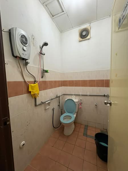 Shop for Rent in Taman Setiawangsa (Setiawangsa) - Alan Lee - Bathroom - PropertyGuru.com.my