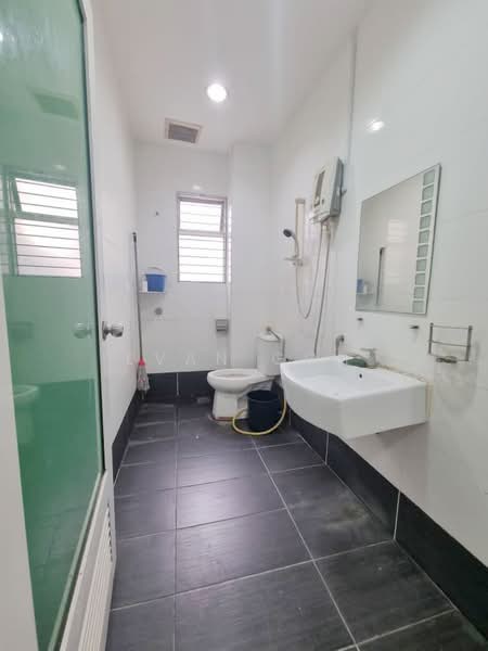 Semi-Detached House for Sale in Taman Mutiara Indah (Puchong) - Evan Goh - Bathroom - PropertyGuru.com.my