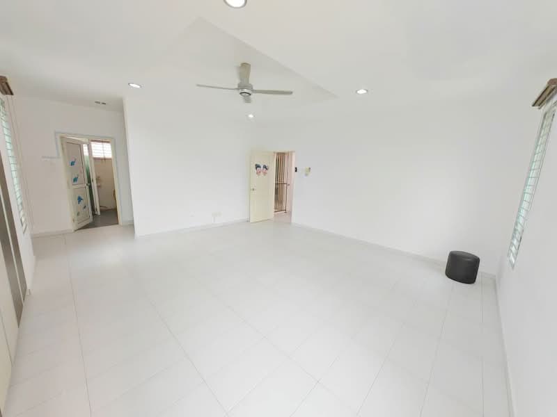 Semi-Detached House for Sale in Taman Mutiara Indah (Puchong) - Evan Goh - Living Room - PropertyGuru.com.my
