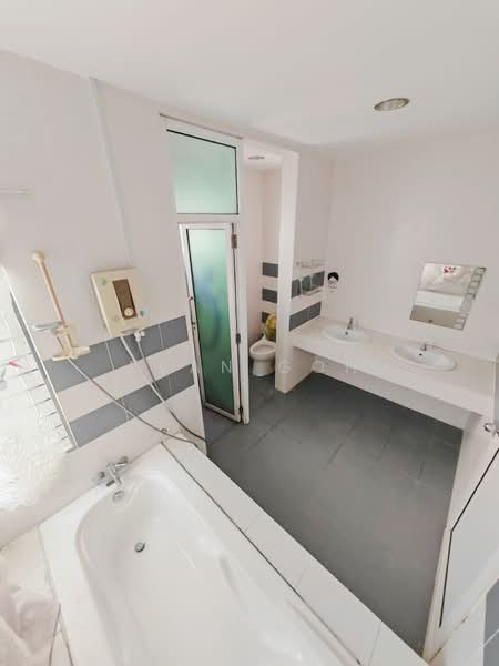 Semi-Detached House for Sale in Taman Mutiara Indah (Puchong) - Evan Goh - Bathroom - PropertyGuru.com.my