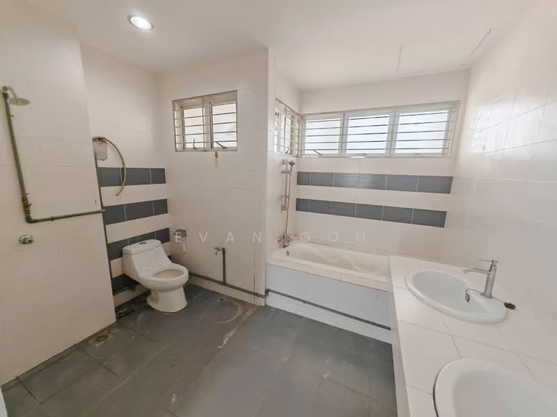 Semi-Detached House for Sale in Taman Mutiara Indah (Puchong) - Evan Goh - Bathroom - PropertyGuru.com.my
