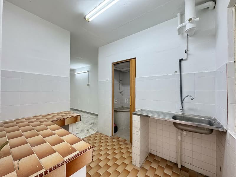 Rumah Flat untuk Dijual di Seksyen 4 Wangsa Maju Flat - Azli Ibrahim - Kitchen - PropertyGuru.com.my