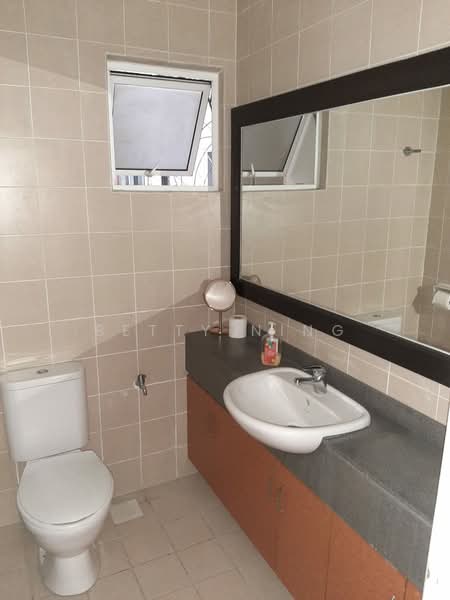 Servis Apartment untuk Dijual di Waldorf Tower - Betty Ning - Bathroom - PropertyGuru.com.my