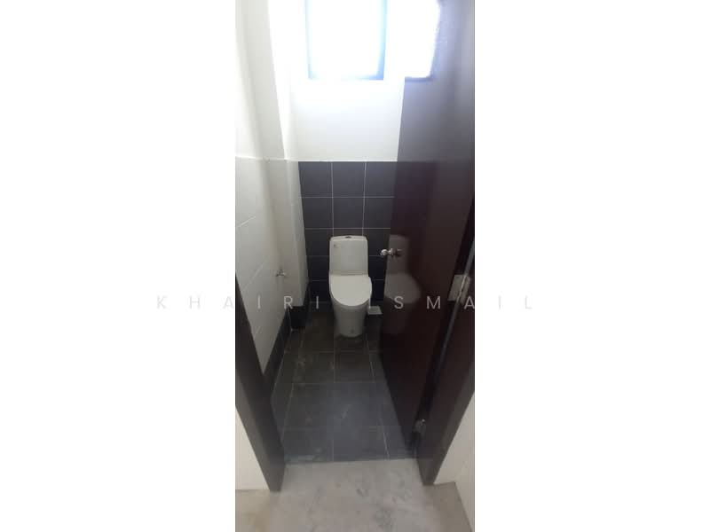 Shop for Rent in Pasir Gudang (Johor) - Khairi Ismail - Bathroom - PropertyGuru.com.my