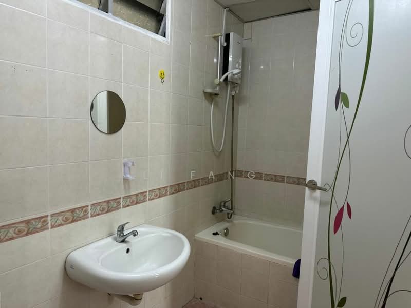 Kondominium untuk Dijual di Putra Place Condominium - Li Fang - Bathroom - PropertyGuru.com.my