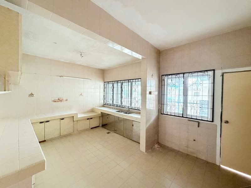 2-storey Terraced House for Sale in Ampang (Selangor) - Aimi Mahirah - Kitchen - PropertyGuru.com.my