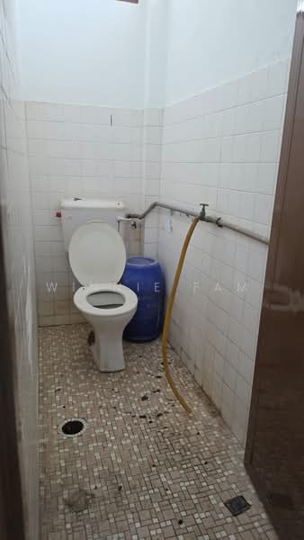 Banglo Komersial untuk Disewa di Kampung Cempaka (Petaling Jaya) - Winnie Fam - Bathroom - PropertyGuru.com.my