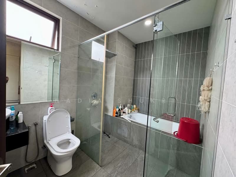 Semi-Detached House for Sale in Bukit Jelutong (Shah Alam) - Nadia Shukri - Bathroom - PropertyGuru.com.my